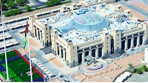 «الداخلية الإماراتية» تضبط شخصا تسلل وصوّر في مناطق محظورة بالفجيرة 