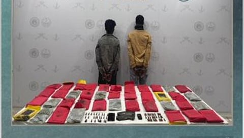 القبض على مخالفين إثيوبيين لتهريبهم 44 كيلوجرامًا من الحشيش بعسير