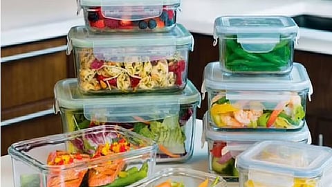 مختص: بعض أنواع البلاستيك غير مناسبة للطعام الساخن