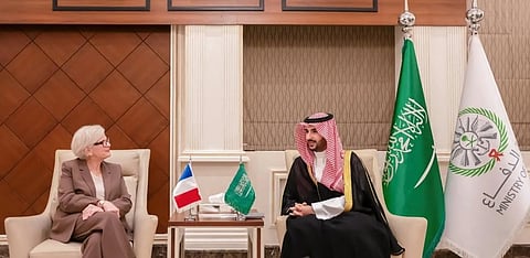 الأمير خالد بن سلمان يبحث مع وزيرة القوات المسلحة الفرنسية مستجدات الأوضاع بالمنطقة