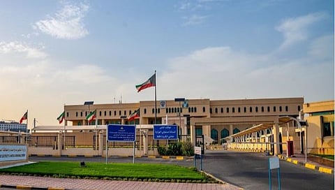 الكويت تعلن خروج 7 خطوط نقل كهرباء عن الخدمة نتيجة سقوط شظايا