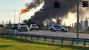 بالفيديو.. انفجار في مصفاة نفط خام بولاية تكساس الأمريكية