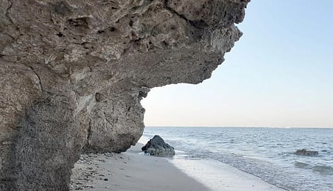 شاطئ الشعيبة.. وجهة سياحية واعدة تعزّز مسارات السياحة الاستكشافية والتاريخية