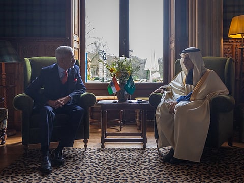  وزير الخارجية يبحث المستجدات على الساحتين الإقليمية والدولية مع نظيره الهندي