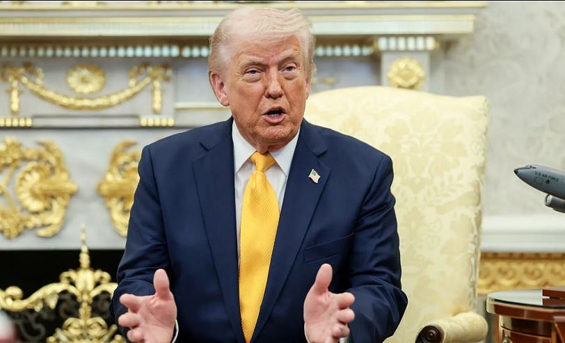 سيناتور أمريكي يرفض طلب تمويل الحرب ضد إيران بـ  200 مليار دولار: غير قانونية وغير دستورية