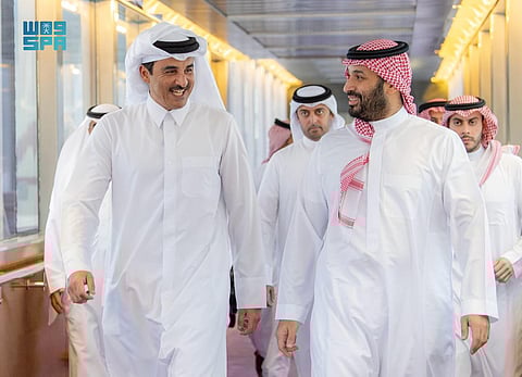 أمير قطر يصل إلى جدة وسمو ولي العهد في مقدمة مستقبليه