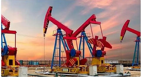 النفط ينخفض1% بعد تقرير عن استعداد «ترامب» لإنهاء حرب إيران