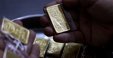 ارتفاع الذهب مع تراجع الدولار وسط آمال تهدئة الأوضاع بالشرق الأوسط