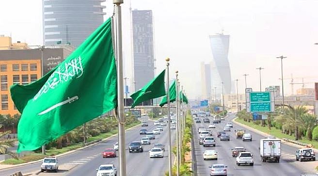 مكة تسجل 40 درجة.. توقعات حالة الطقس اليوم الأربعاء 13-10-1447 في المملكة