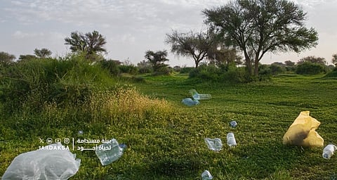 محمية الإمام عبدالعزيز الملكية: مخالفة ترك النفايات في غير الأماكن المخصصة تصل إلى 2٫000 ريال