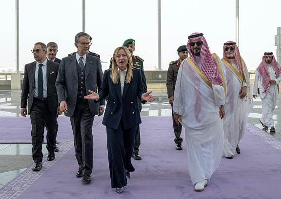 رئيسة وزراء جمهورية إيطاليا تصل إلى جدة