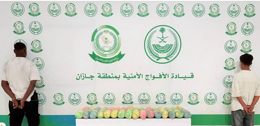 «الأفواج الأمنية» بجازان تقبض على مواطنين لترويجهما 13 كيلو جرامًا من «القات»
