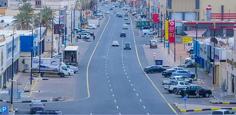 أمانة حائل تستكمل تأهيل طريق الملك خالد لتعزيز كفاءة الحركة نحو المنطقة المركزية