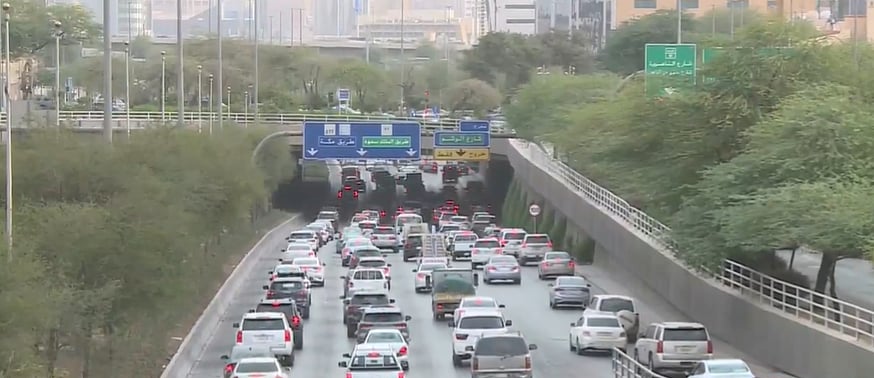 كثافة مرورية على طريق الملك فهد بالرياض