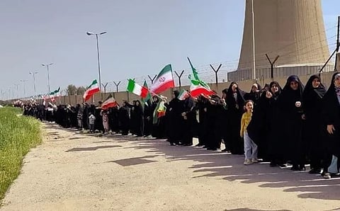 بعد تهديدات ترامب.. إيرانيون يشكلون «سلاسل بشرية» حول محطات الطاقة 