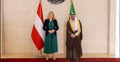 «البديوي» يستعرض مع وزيرة خارجية النمسا تداعيات الاعتداءات الإيرانية على دول مجلس التعاون