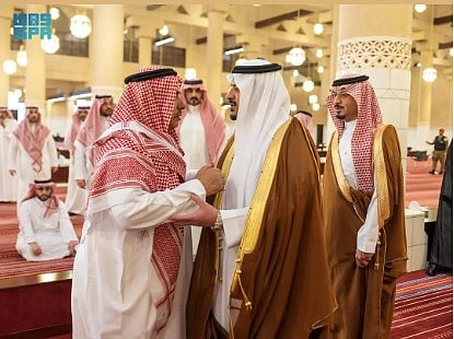 نائب أمير الرياض يؤدي صلاة الميت على الأميرة فوزية بنت سعود بن هذلول بن ثنيان آل سعود