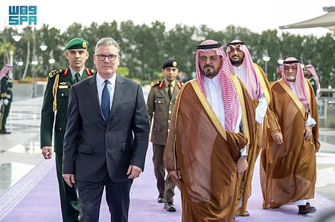 رئيس الوزراء البريطاني يصل إلى جدة