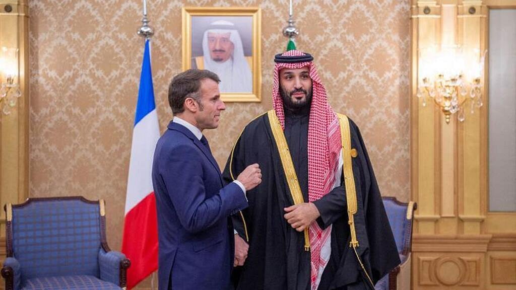 ولي العهد يبحث تطورات الوضع في الشرق الأوسط مع الرئيس الفرنسي