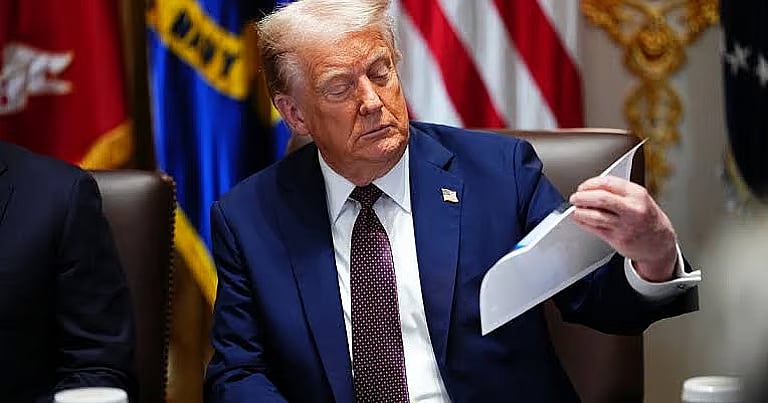 ترامب: أعداد كبيرة من ناقلات النفط تتجه الآن لأميركا لتحمل النفط والغاز