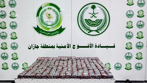 الأفواج الأمنية بجازان تحبط تهريب 29,370 قرصًا خاضعًا لتنظيم التداول الطبي