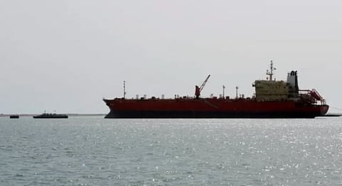 هيئة بحرية بريطانية: قارب يقل مسلحين اقترب من سفينة مبحرة قبالة اليمن 