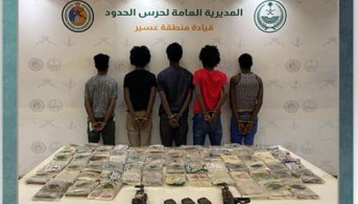 القبض على 5 مخالفين إثيوبيين لتهريبهم الحشيش بعسير