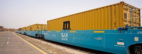 «سار»: 400 حاوية سعة شاحنات نقل البضائع عبر موانئ المملكة