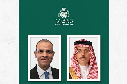 وزير الخارجية يبحث مستجدات الأوضاع الراهنة مع نظيره المصري