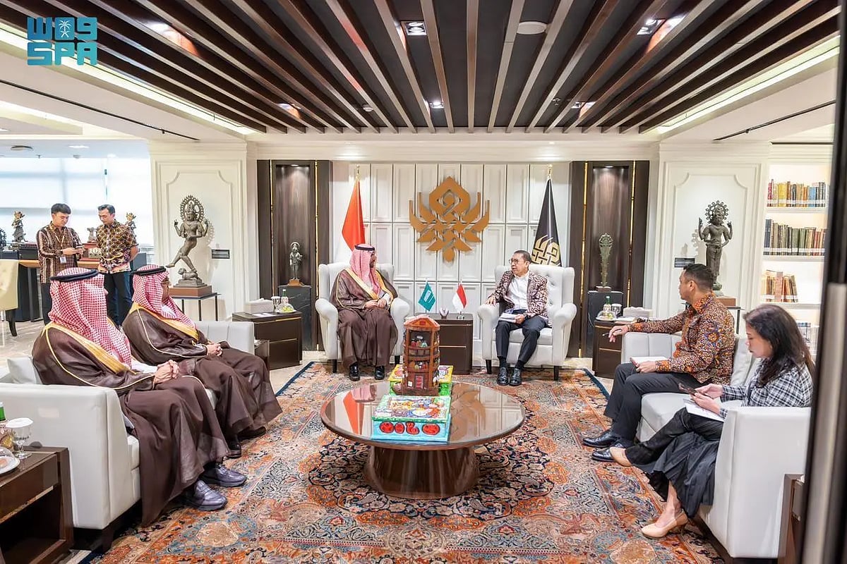 وزير الثقافة يزور متحف إندونيسيا الوطني في العاصمة جاكرتا