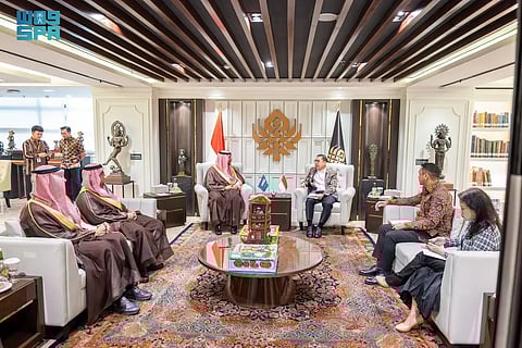 وزير الثقافة يزور متحف إندونيسيا الوطني في العاصمة جاكرتا