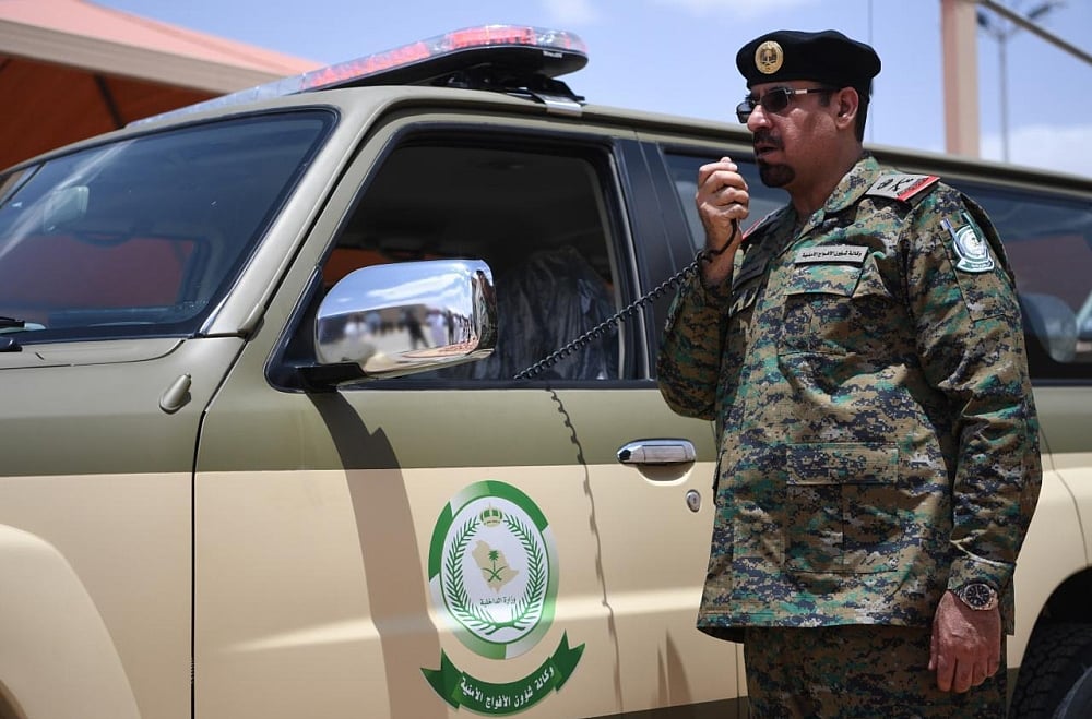 القبض على مواطن لنقله مخالفَيْن لنظام أمن الحدود بمنطقة جازان