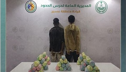 القبض على مخالفين إثيوبيين لتهريبهما القات بجازان وعسير