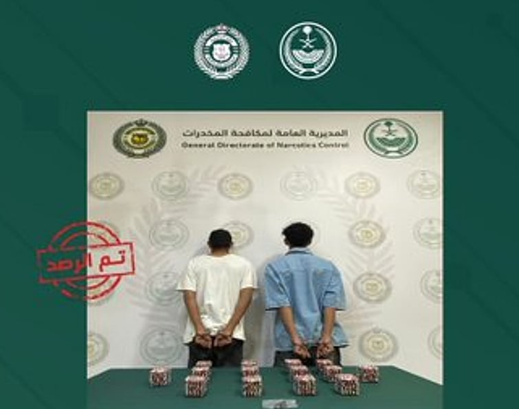 القبض على مواطنين بعسير لترويجهما مادة الحشيش المخدر وأقراصًا خاضعة لتنظيم التداول الطبي