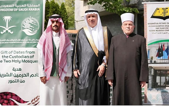 مركز الملك سلمان للإغاثة يسلّم 25 طنًا من التمور هدية المملكة لمقدونيا الشمالية