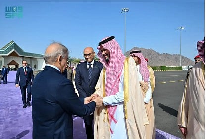 رئيس وزراء جمهورية باكستان الإسلامية يغادر المدينة المنورة