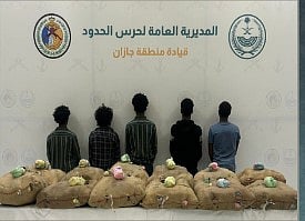 حرس الحدود بجازان يقبض على 5 إثيوبيين لتهريبهم 240 كيلوجراما من القات المخدر