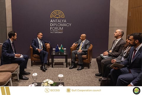 أمين مجلس التعاون يبحث تعزيز التعاون مع مبعوث الاتحاد الأوروبي لشؤون الخليج 