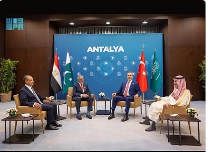 وزير الخارجية يشارك في الاجتماع الوزاري الرباعي في أنطاليا