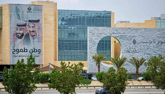 وزارة السياحة تناقش جاهزية مرافق الضيافة بمكة استعدادًا لموسم حج 1447هـ