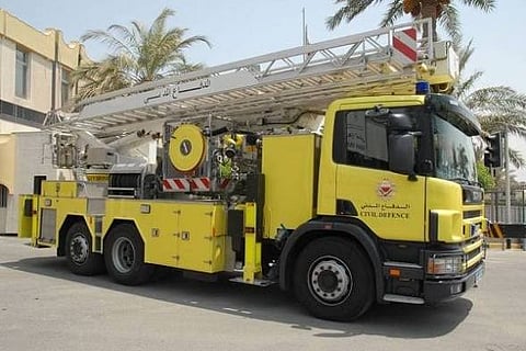 الدفاع المدني بنجران يخمد حريقًا بأرض مسورة في حي الفيصلية