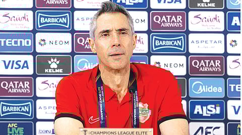  المدير الفني لفريق شباب الأهلي الإماراتي يشيد بأداء فريقه أمام بوريرام يونايتد التايلاندي