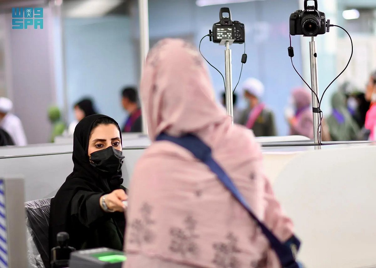 الطيران المدني يستقبل أولى رحلات حجاج تايلند في مطار المدينة المنورة لموسم 1447هـ