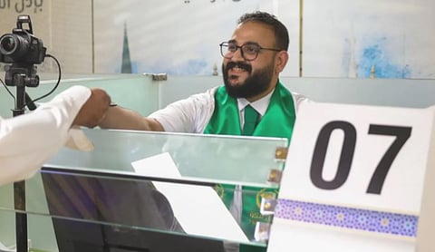 مغادرة أولى رحلات مستفيدي مبادرة «طريق مكة» من مطار إسلام آباد الدولي متجهة إلى المدينة المنورة