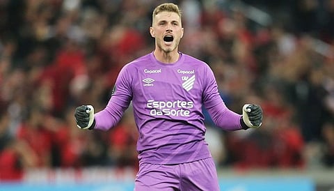 حارس النصر يكشف لـ«عاجل» أسباب الفوز الكبير على الوصل 