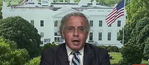 د. نبيل ميخائيل أستاذ العلوم السياسية 