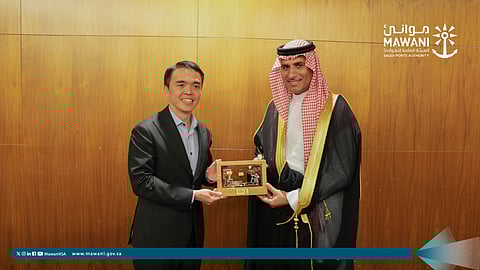 رئيس «موانئ» يبحث فرص التعاون مع رئيس الهيئة البحرية والموانئ في سنغافورة