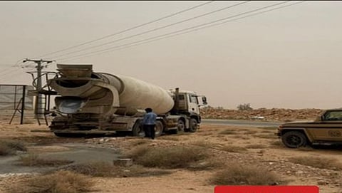 ضبط سوداني لتلويثه البيئة بتفريغ مواد خرسانية في محمية طويق الطبيعية