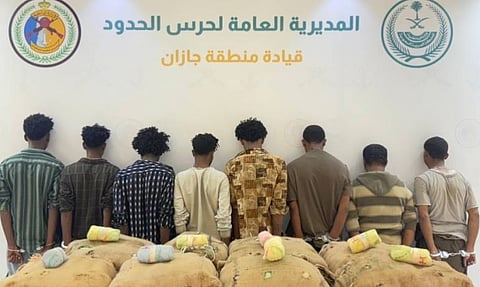 القبض على 8 مخالفين من الجنسيتين اليمنية والإثيوبية لتهريبهم القات بجازان