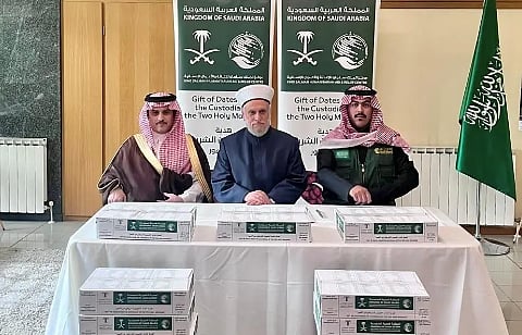 مركز الملك سلمان للإغاثة يسلّم 25 طنًا من التمور هدية المملكة إلى بلغاريا